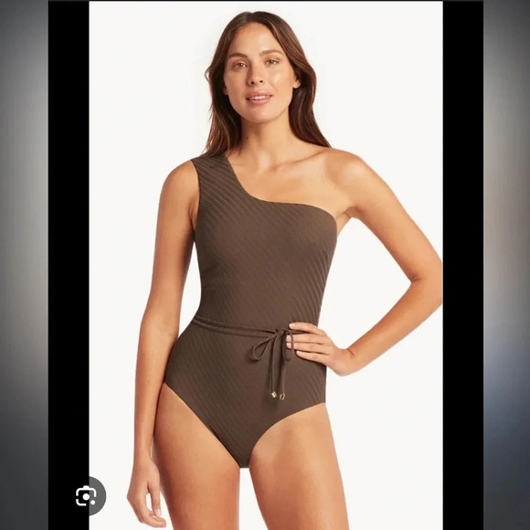 Elegant One-Shoulder Swimsuit - Picture 2 of 9